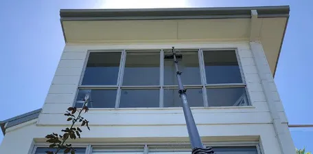 Почистване на прозорци